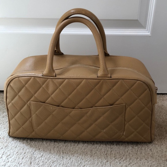 Authentic CHANEL Quilted Camel Bag with CC Logo - Picture 2 of 8